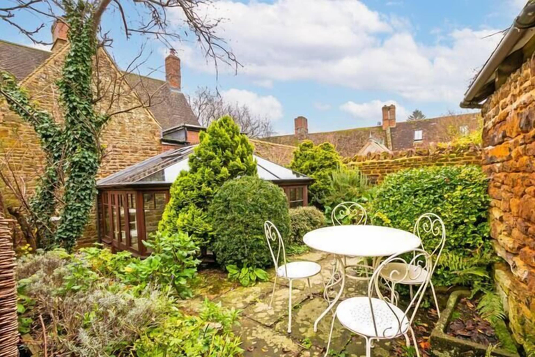 Exterior & Views 2, Cherry Tree Cottage -Countryside Retreat, Northamptonshire