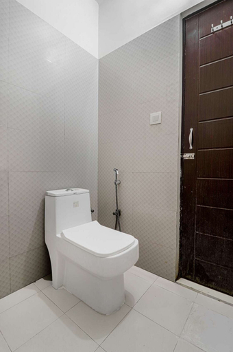 Bathroom 4, La Olivia, Dehradun