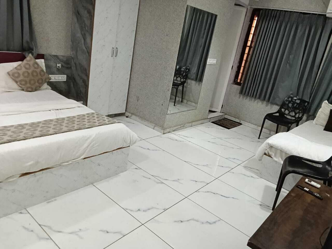 Bedroom 2, Hotel Kajri, Gandhinagar
