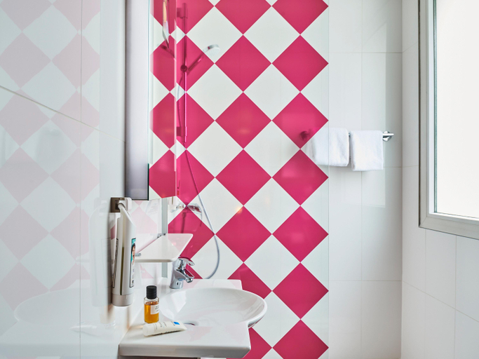 Bathroom 5, ibis Styles Paris Alesia Montparnasse, Paris
