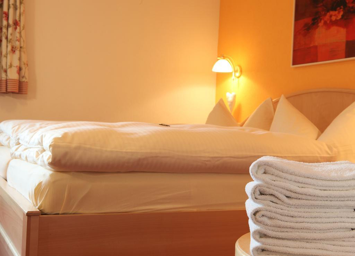 Bedroom, Die Lilie - Hotel Garni, Reutte