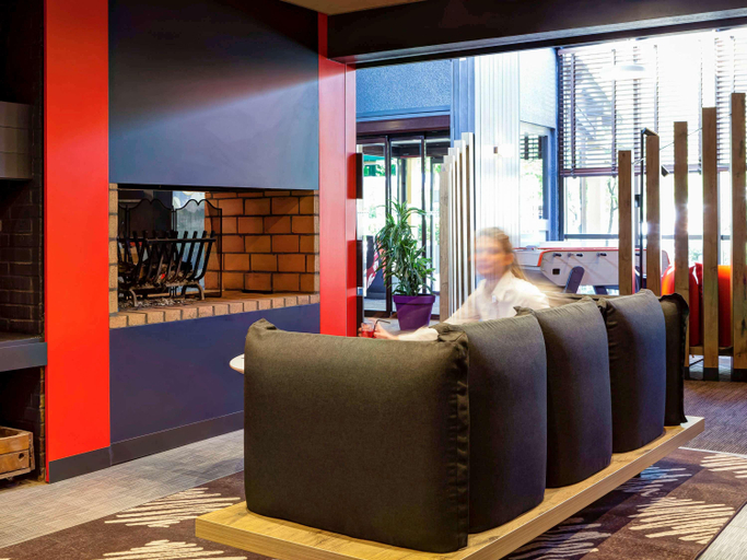 Public Area 3, ibis Lyon Nord, Rhône