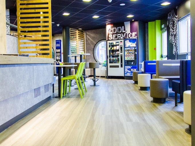 Public Area 2, ibis budget Angoulême Centre, Charente