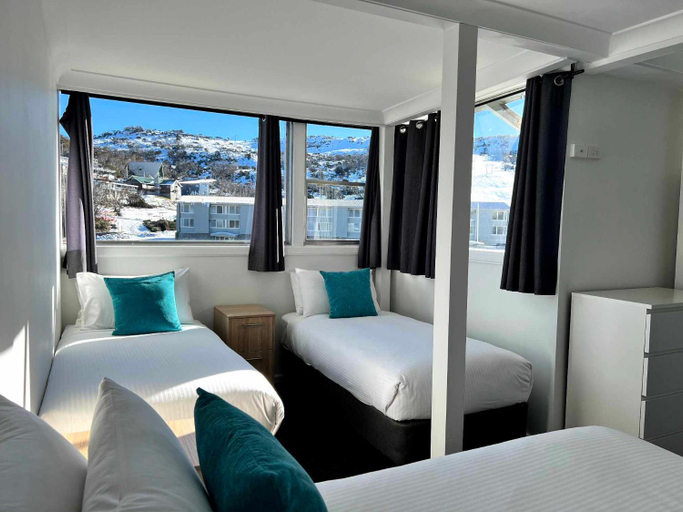 Others 4, Pipers Lodge, Snowy River