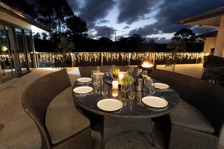 Food & Drinks, Lake Macquarie Manor, Lake Macquarie - West