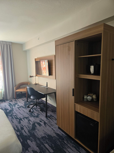 Bedroom 2, Fairfield Inn & Suites by Marriott Cleveland, Bradley