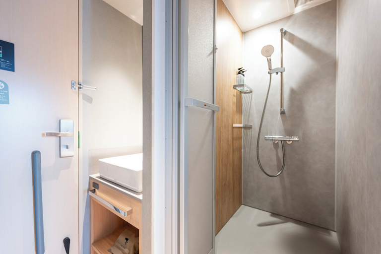 Bathroom 4, Kaino Hotel, Shōwa