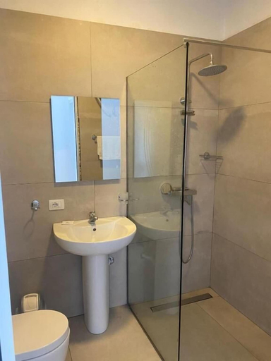 Bathroom 4, ApartHotel Miramare Sarande, Sarandës