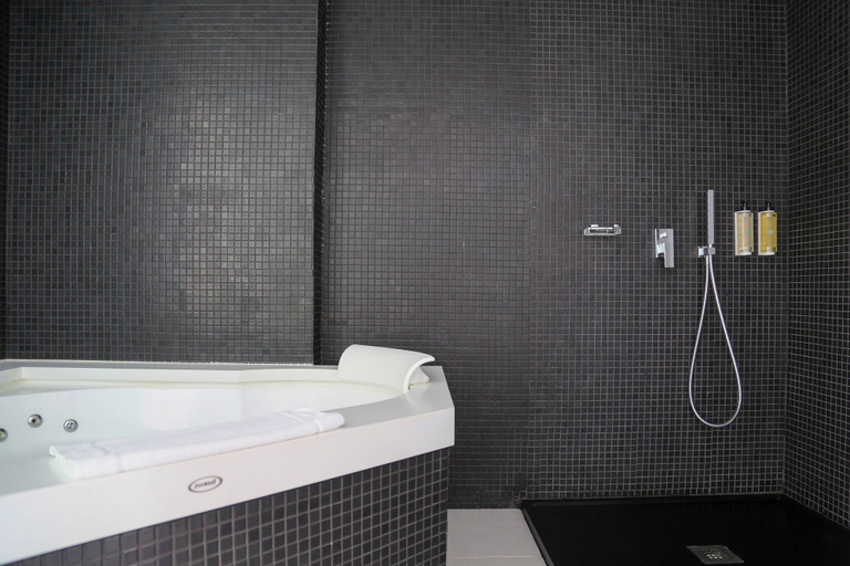 Bathroom 5, Eurostars Puerto de Ibiza, Baleares