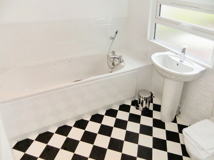Bathroom 3, Admirals Cottage, Isle of Wight
