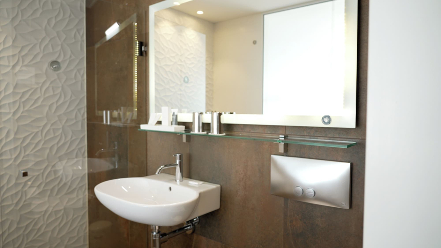 Bathroom 4, Hotel Arctic