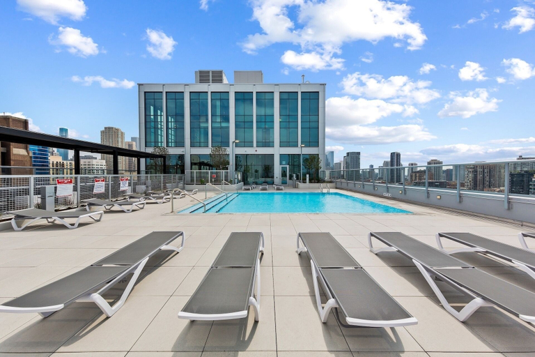 Sport & Beauty 2, Kasa River North Chicago, Cook