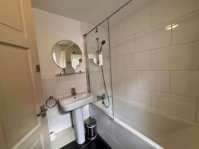 Room 5, St Denys View With Free Parking, York