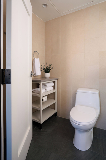 Bathroom 4, Heathman Hotel, Multnomah