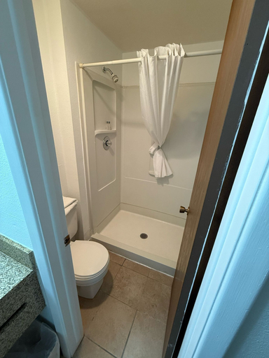 Bathroom 4, Richland Inn & Suites, Richland