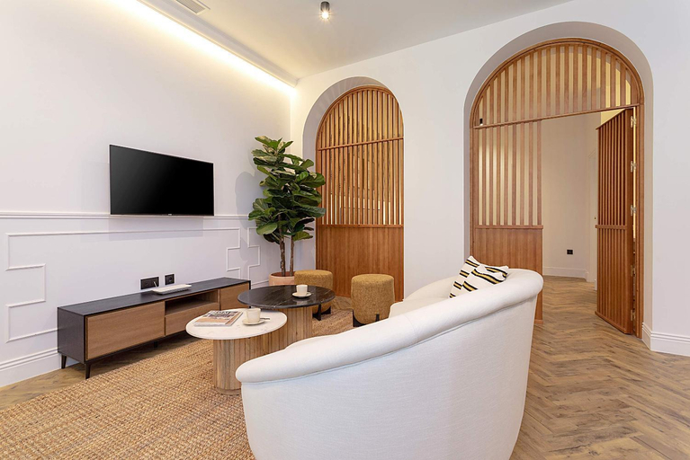 Others 3, Genteel Home Lagar, Sevilla