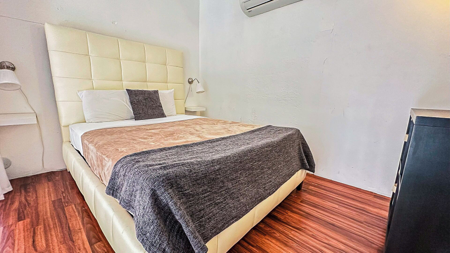 Bedroom 3, Gladiolas 2101