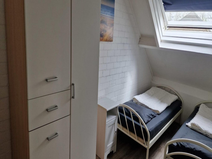 Others 4, Cozy Comfortable Cottage, Sluis