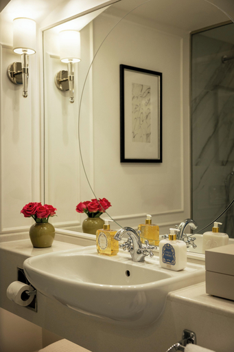 Bathroom 5, Corinthia Palace Malta