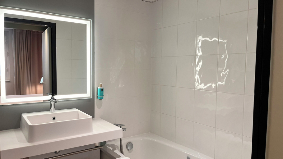Bathroom 4, Novotel Suites Clermont Ferrand Polydome, Puy-de-Dôme