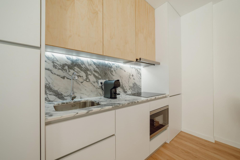 Room 4, Courtyard Oporto Design Apartment H, Porto