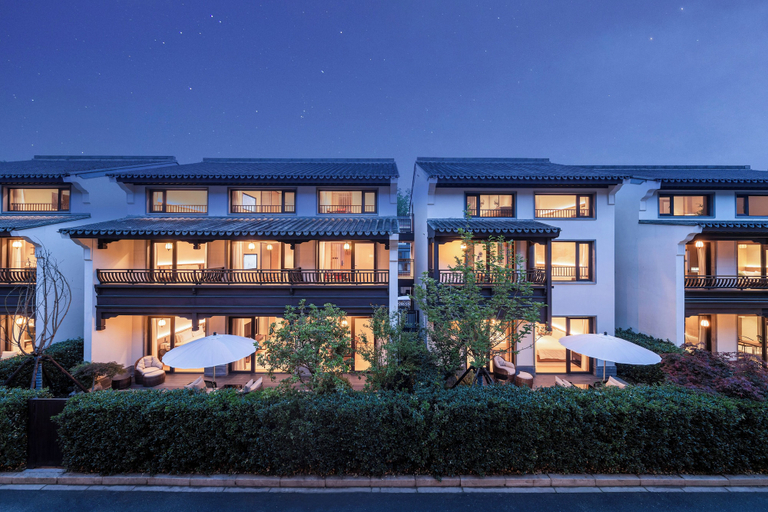 Exterior & Views