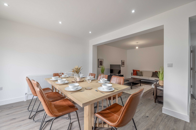 Others 5, Chic and Comfy 4 Bedroom Stay Baylis, Slough