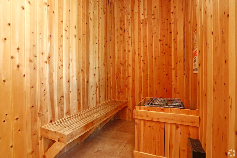 Room 3, New Cozy 1BR Apt With Gym Sauna Heated Pool Access, Washoe