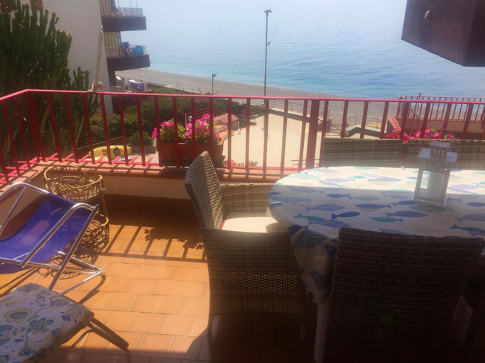4, Sea Beach Taormina Apartment, Messina