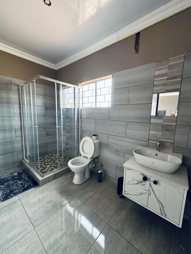 Bathroom, KGADITSE ROAD LODGE, Capricorn