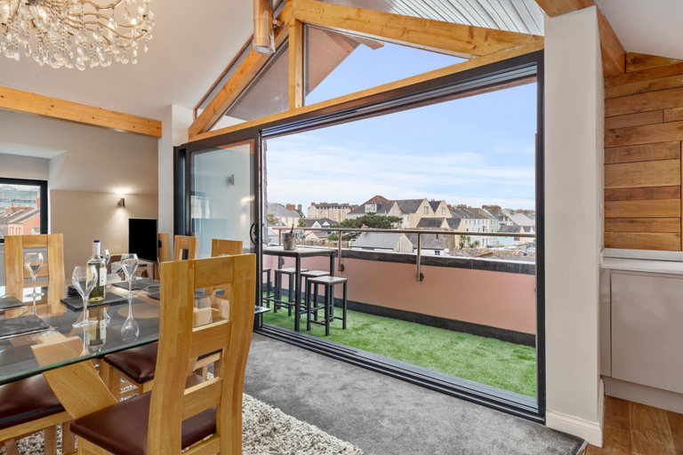 Room 3, Billycan Penthouse - Tenby Town Centre, Pembrokeshire