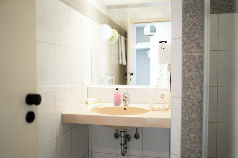 Bathroom 5, Fährhaus Farge, Bremen
