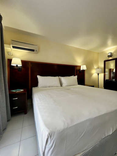 Bedroom 4, Hotel Le Roy