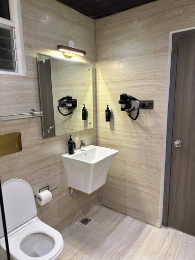 Bathroom 3, Dreamscape by Fracspace, Hyderabad
