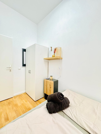 Others 3, 10BR Apt for Groups 8Min to Rathausplatz, Wien