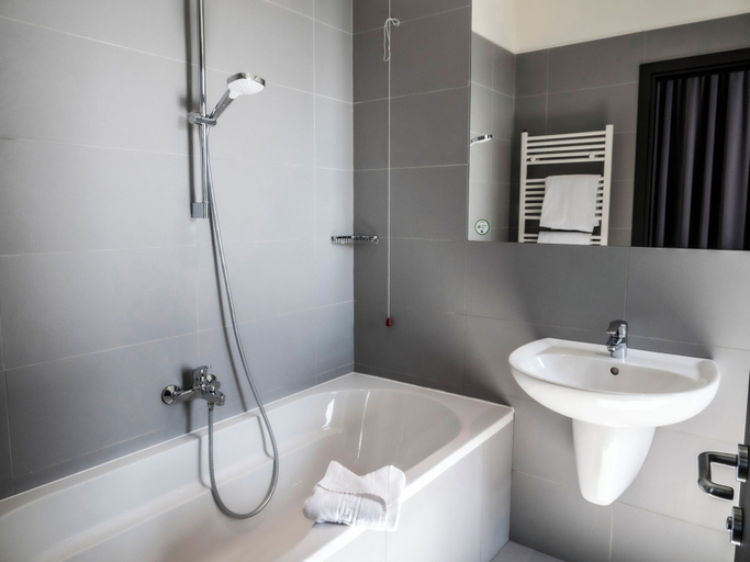 Bathroom 5, LOTO BUSINESS HOTEL, Roma