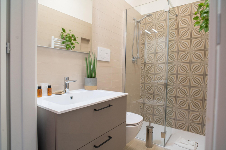 Bathroom 5, Corte Nicolaiana con Balcone by Wonderful Italy, Bari