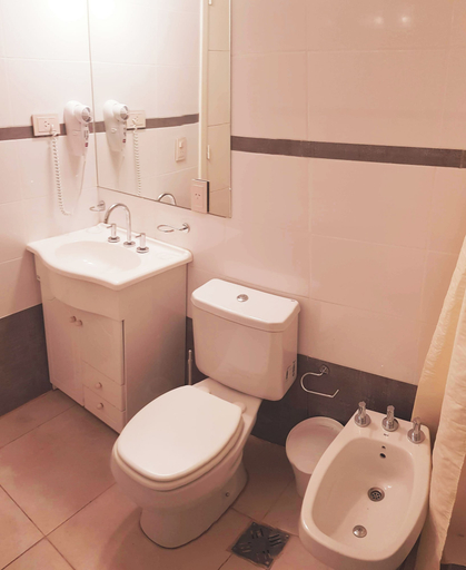 Bathroom 4, Umbral del Aconcagua, Capital