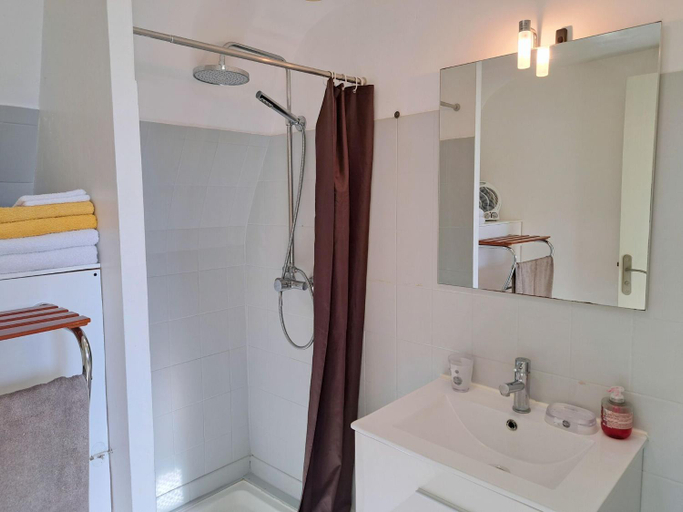 Bathroom 3, Holiday Home in Brittany near Pointe du Raz, Finistère