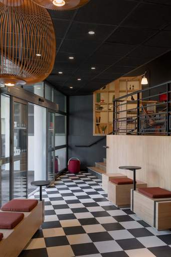 Public Area 3, Ibis Annecy Cran Gevrier, Haute-Savoie