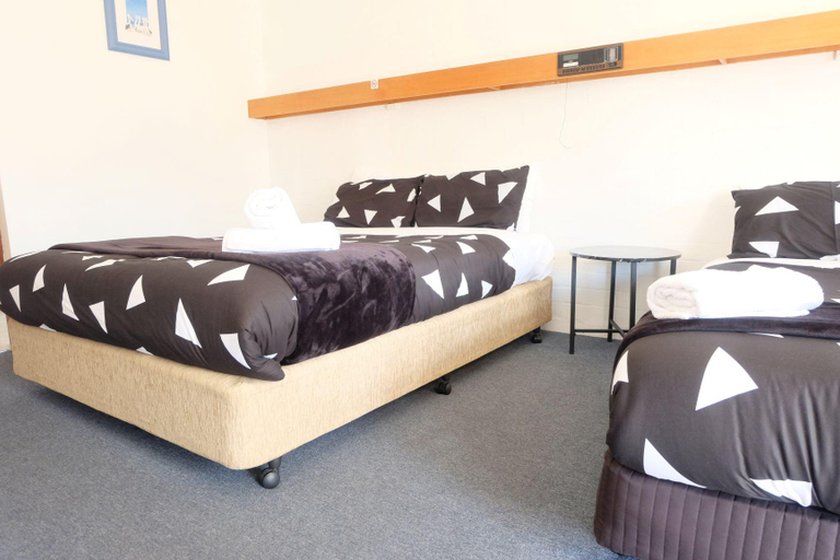 Bedroom 2, The Caledonian Inn, Moyne - South