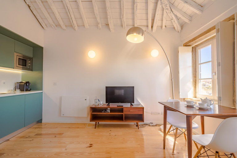 Room 2, Tower 8T in Oporto With 1 Bathrooms, Porto