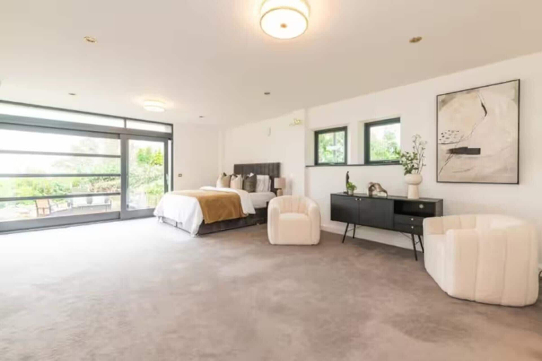 Room 5, Luxury Mansion in Dublin 18, Dublin
