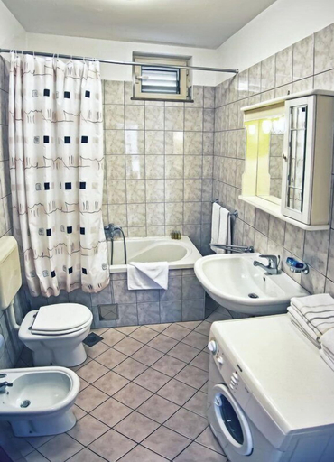 Bathroom 2, Sipa Apartments, Dubrovnik