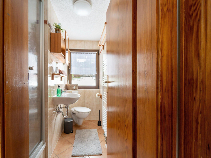 Bathroom 3, Ferienhaus in Suhl in der Nahe des Rennsteigs, Suhl