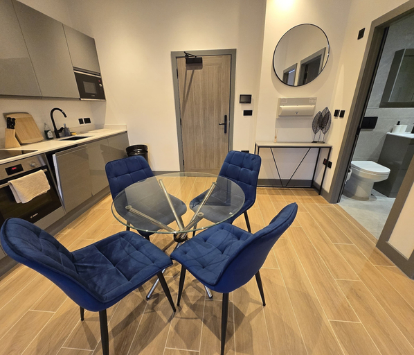 Others 4, Finchley Stylish 1-Bed | Great Location, London