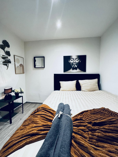 Bedroom 2, Elegant 5BR Home Ideal for Families, Wien