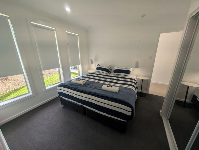 Others 5, Strawberry Lodge, Lake Macquarie - North