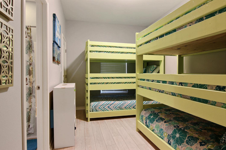Bedroom 2, Surfin Seahorse, Nueces