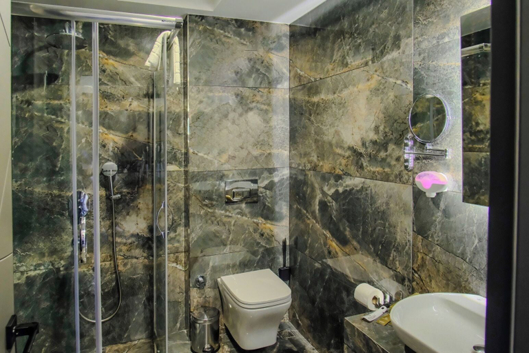 Bathroom 5, Pereira Samsun, Merkez